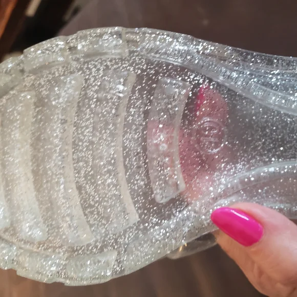 Women's Clear Glitter Jelly Sandals - Picture 4 of 4